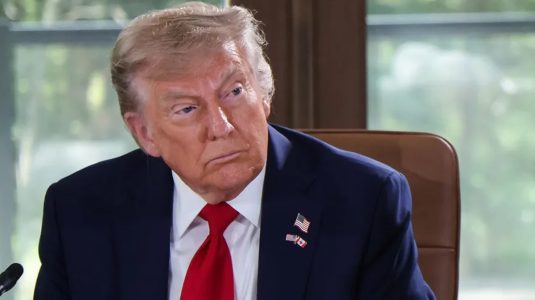 Donald Trump califica de «estafa» los créditos fiscales verdes y pide acabar con ellos