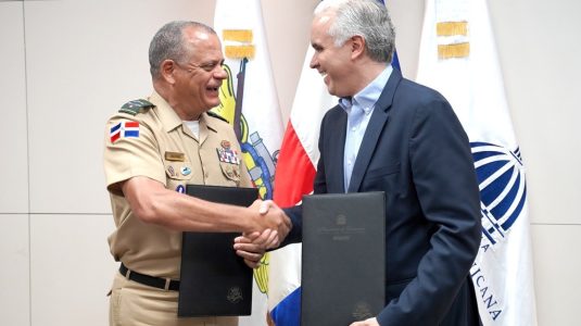 Gobierno producirá 150 mil butacas escolares a través de la Industria Militar para el año escolar 2025–2026