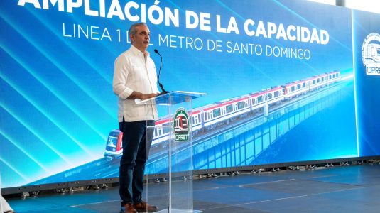 Presidente Abinader inaugura ampliación y pasillo de interconexión peatonal del Metro de Santo Domingo; trenes de 6 vagones operarán desde este domingo
