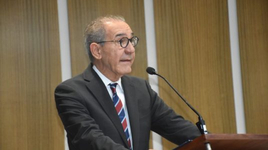 MESCyT elevará a un millón de pesos premio a jóvenes investigadores en CEICyT 2025