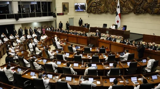 Panamá impulsa un impuesto a las multinacionales para salir de una lista negra de la Unión Europea
