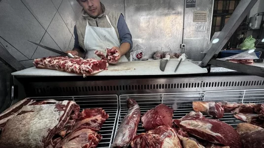 La clase media de Argentina recorta sus gastos y cambia los hábitos de consumo para llegar a fin de mes