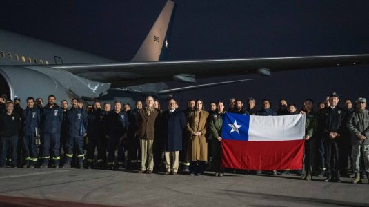 Subsecretaria Estévez recibe a los 45 rescatistas chilenos que arribaron desde Venezuela: «Chile va a estar siempre disponible para apoyar a los países que lo requieran”