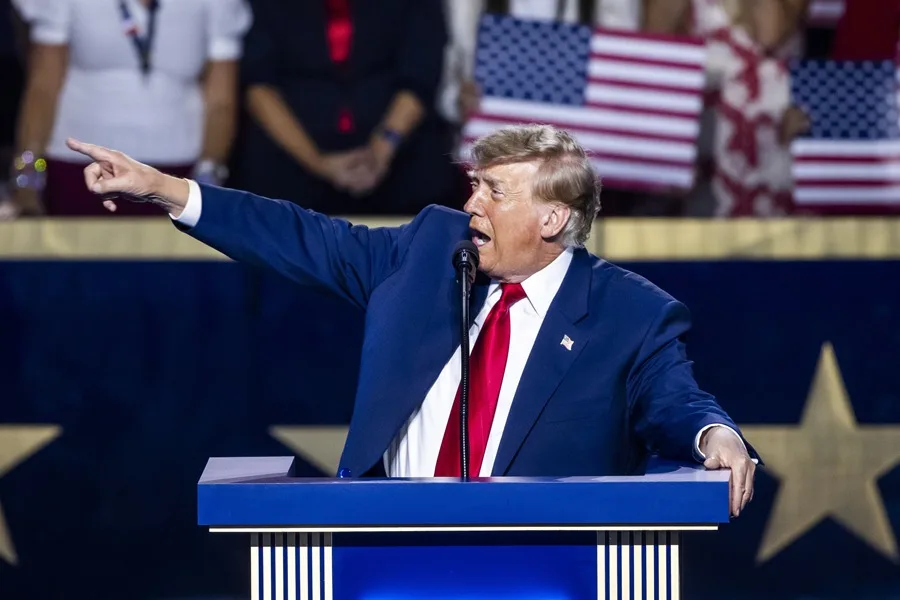 Elecciones de noviembre: Trump pide votar por él