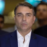 Flávio Bolsonaro supera a Lula en sondeo electoral